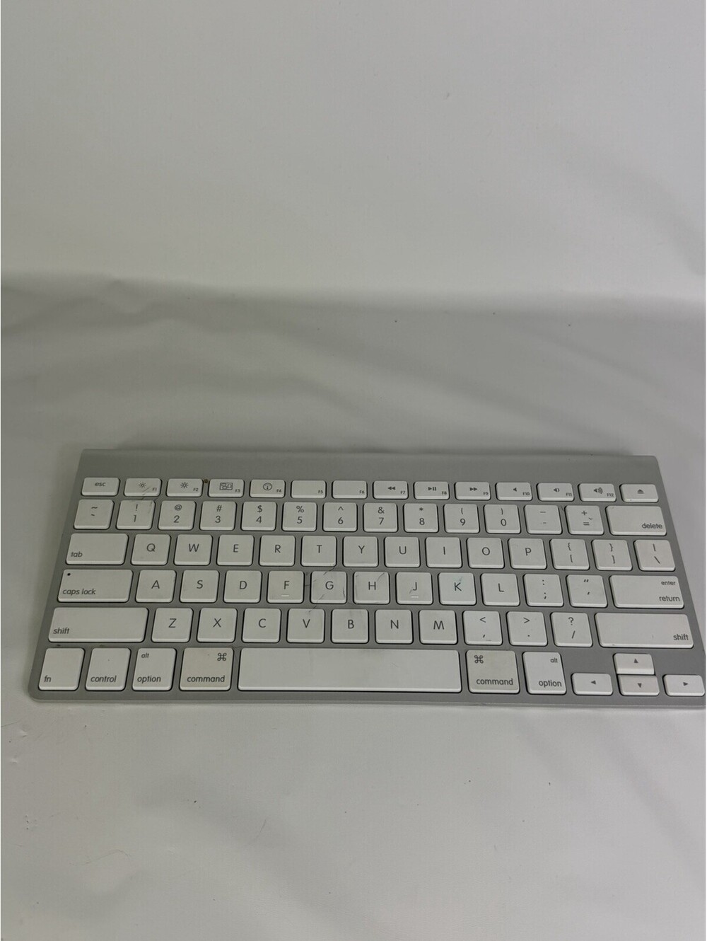 Apple Wireless Bluetooth Keyboard (A1314) - Tested & Working - Silver Aluminum